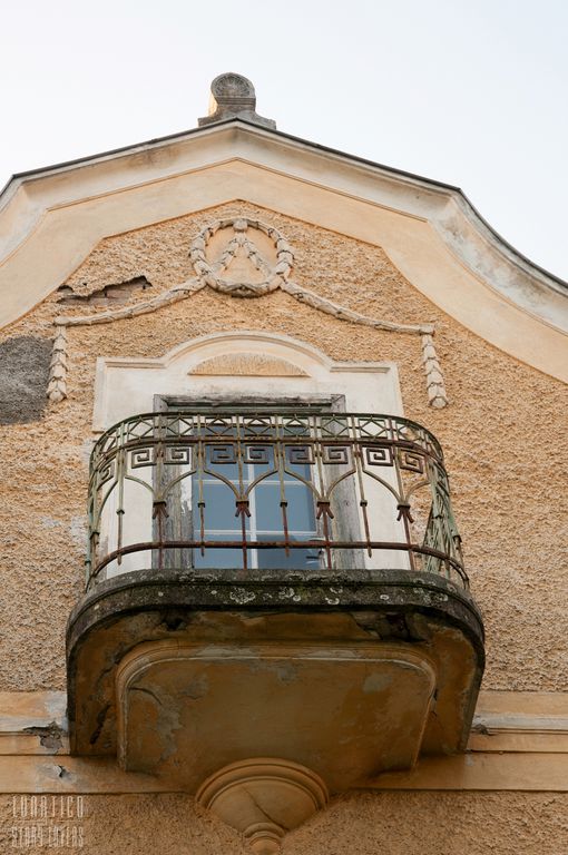 Datei:Pistotnikgasse13 Balkon Lunatico.jpg