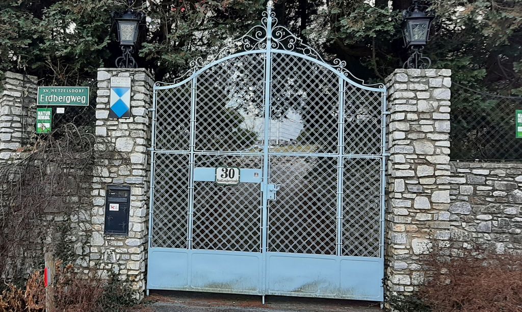 Datei:Krottendorfer Straße 30, Einfahrt.jpg
