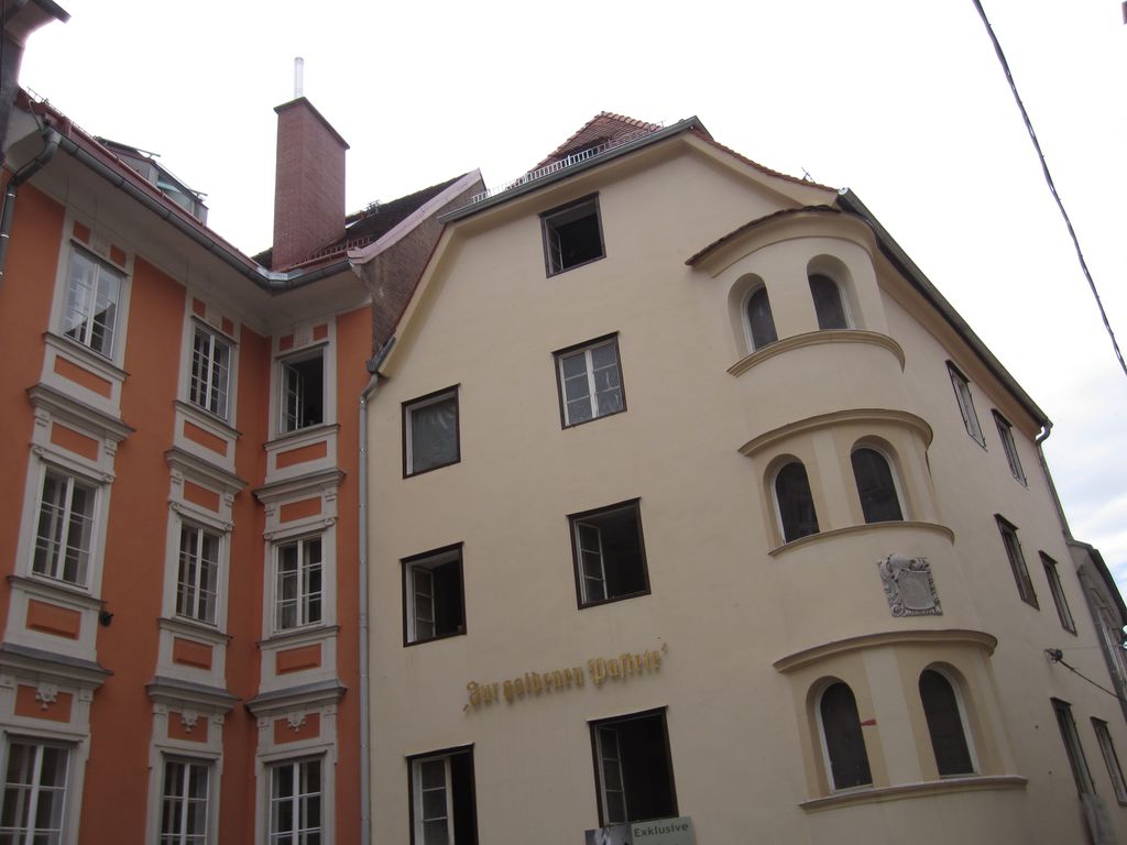 Datei:Sporgasse 28, Goldene Pastete neu Gesamt.JPG