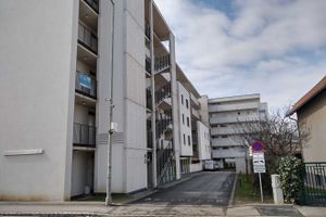 von der Haupstraße aus gesehen - 2018