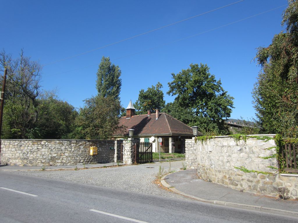 Datei:Peter-Rosegger-Straße 36, Tor Ost von Südost.JPG