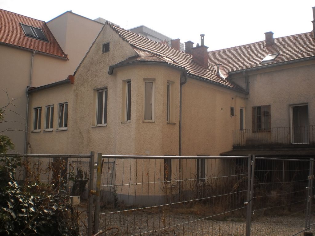Datei:Strauchergasse 22. Hinterhof.jpg