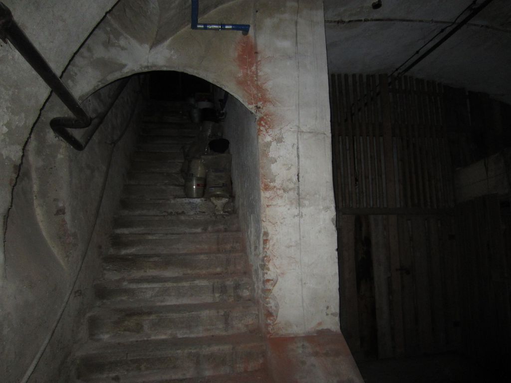 Datei:Plachelhofstraße 11 a, Kellerstiege Nord.JPG