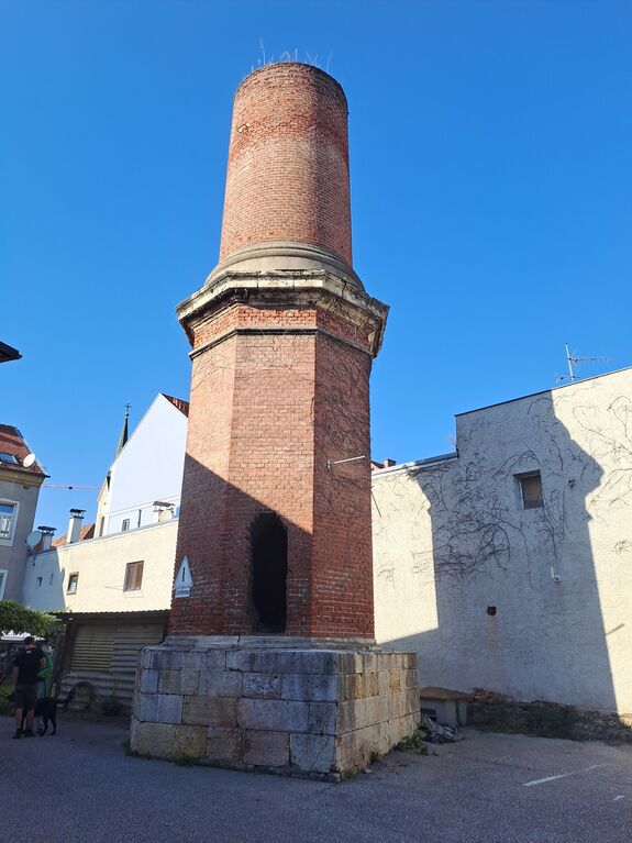 Datei:Elisabethinergasse 27 a, Schornstein.jpg