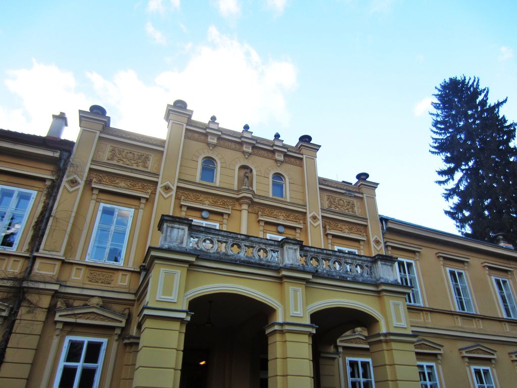 Datei:Rosenhaingasse 8, Villa Jandl, Portalfront.JPG