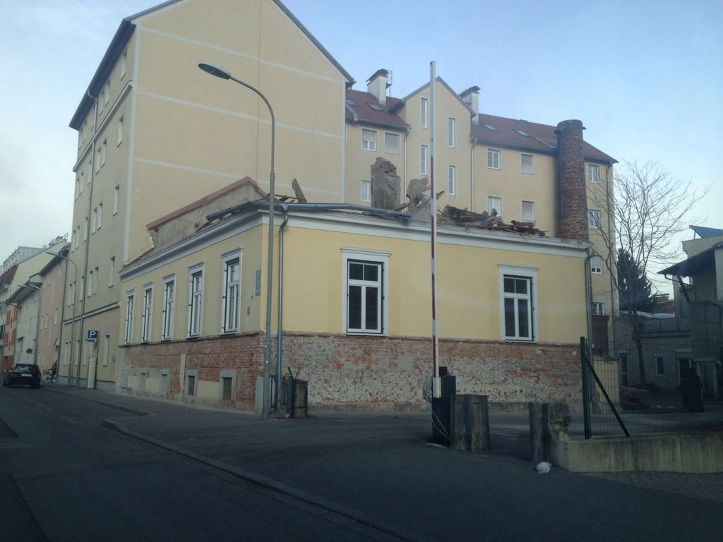 Datei:Neubaugasse 40, Dachabbruch.jpg